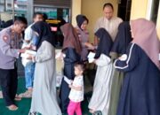 Polri Peduli, Polsek Kedungwaringin Polres Metro Bekasi Santuni Anak Yatim di Jumat Berkah