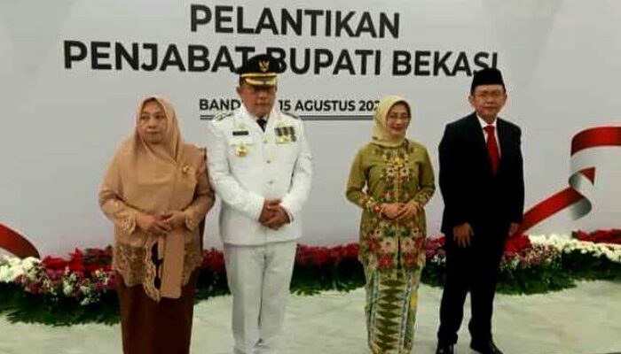 Pj Gubernur Jabar Bey Machmudin Resmi Lantik Dedy Supriadi sebagai Pj Bupati Bekasi