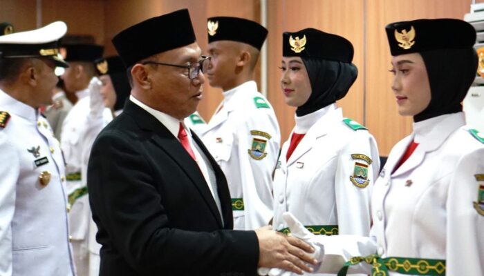 Wali Kota Helldy Agustian Kukuhkan 55 Anggota Paskibraka untuk Upacara HUT RI ke-79 Kota Cilegon