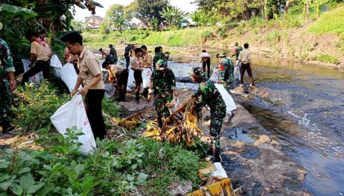 Sambut HUT TNI Ke-79, Kodim 0509 bersama Forkopimda Bersihkan Kali Jambe