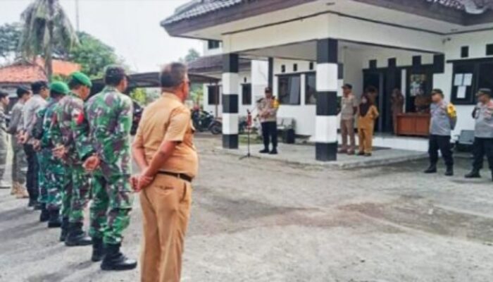 Kapolsek Pebayuran Pimpin Apel Gabungan Penertiban Alat Peraga Sementara (APS)