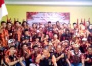 Sekjen MPC Pemuda Pancasila Serahkan Bendera Petaka kepada Ketua PAC Cabangbungin Terpilih Janin HK