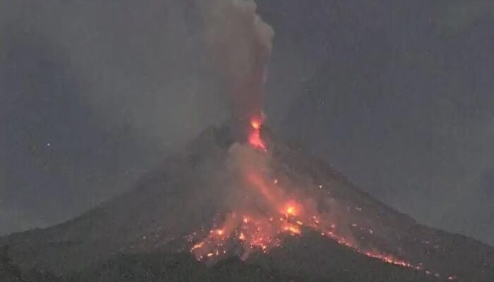 Status Siaga, Gunung Merapi 21 Kali Luncurkan Guguran Lava