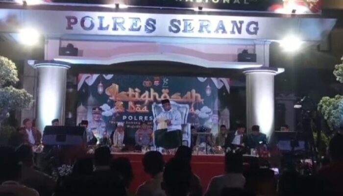 Ribuan Santri, Toga, dan Tomas Istighosah Do’a Bersama di Mako Polres Serang