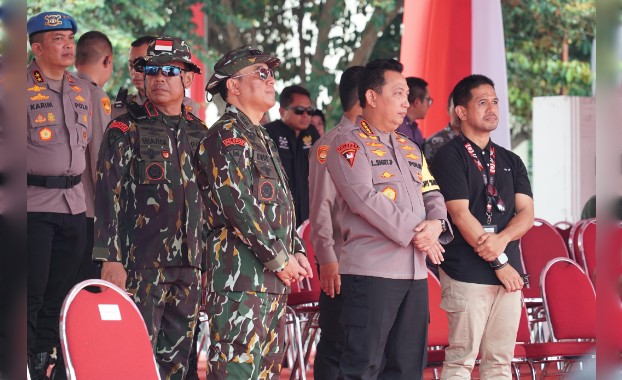 Kapolri Jenderal Pol Listyo Sigit Prabowo pada apel Gelar Pasukan Pengamanan Pengambilan Sumpah Presiden dan Wapres RI di di Mako Brimob Kelapa Dua Depok, Jawa Barat.