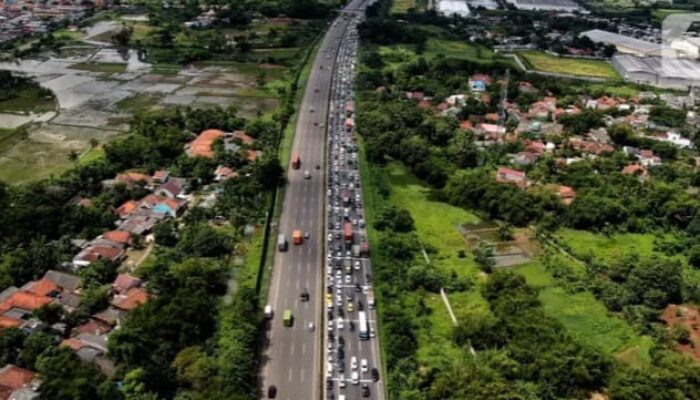 Macet Panjang Hingga 2 Jam di Jalan Tol Tangerang-Merak, Ini Penyebabnya