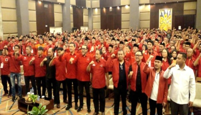 Wajib Hadiri Rakercabsus PDIP, Paslon AA Terpaksa Tinggalkan Dialog Publik Ikalisa