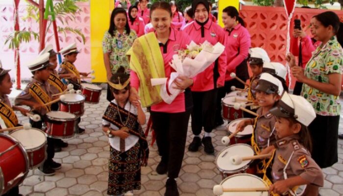 Dukung Program Sosial di Daerah, Ketum Bhayangkari Juliati Sigit Prabowo Kunjungan Kerja Ke NTT