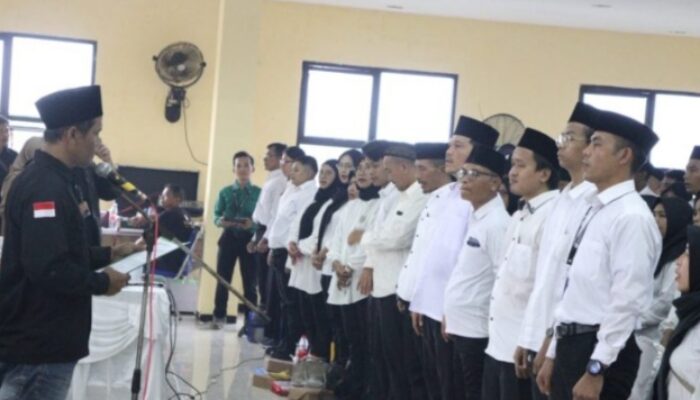 302 Anggota PTPS Pilkada 2024 Kecamatan Cikarang Utara Dilantik