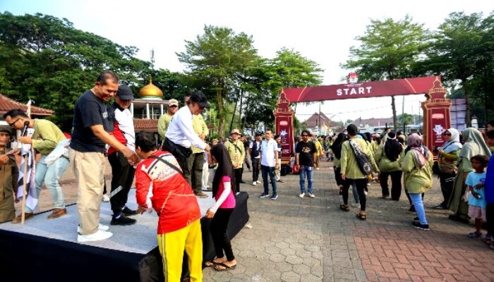 Pj Gubernur Al Muktabar Ajak Masyarakat Tingkatkan Partisipasi Politik dalam Pilkada Banten 2024