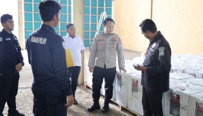 Guna Transparansi, Polda Banten Bagikan Uang Saku dan Pembekalan PAM TPS