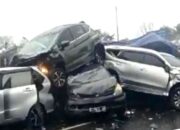 Puluhan Mobil Tabrakan Beruntun di KM 92 Tol Cipularang