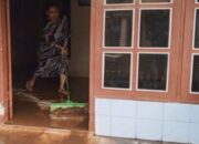 Warga Korban Banjir Pandeglang Banten Mulai Kembali dan Bersihkan Rumah