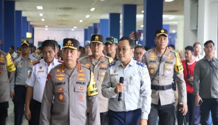 Kapolri Cek Kesiapan Wisata dan Terminal di Solo Jelang Nataru