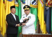 Mendagri Lantik Ucok Abdul Rauf Damenta sebagai Pj Gubernur Banten Gantikan Al Muktabar