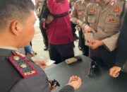 Cegah Penyalahgunaan,  Propam Polres Serang Banten Periksa Senpi Anggota