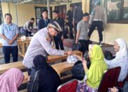 Dalam Ngariung Iman Ngariung Aman, Kapolres Serang Bagikan Ikan Hasil Panen Budidaya Kepada Warga