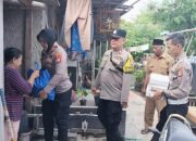 Peduli Terhadap Warga Kurang Mampu, Kapolsek Kedungwaringin Bekasi Beri Bantuan Sembako