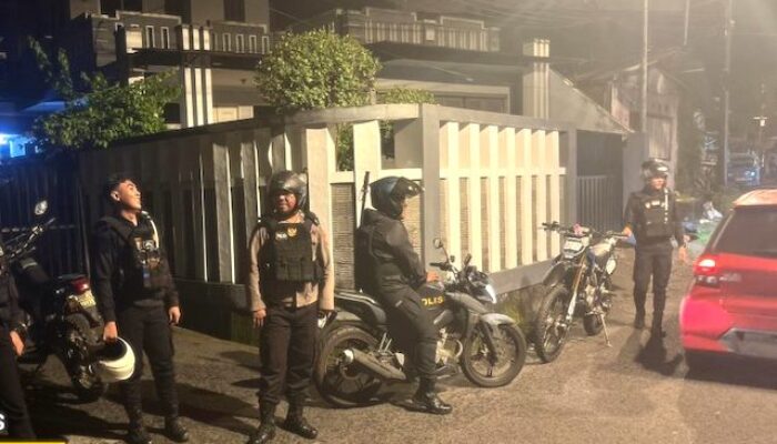 Cegah Gangguan Kamtibmas,  Samapta Polresta Manado Gelar Patroli Dialogis di Banjer Tikala