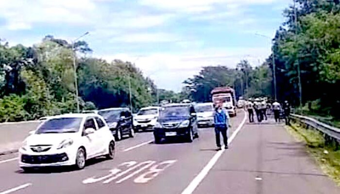 Kecelakaan Beruntun Minggu Pagi di KM 97 Tol Cipularang, 2 Korban Dirujuk ke RS Abdul Rodjak