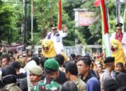 Pemimpin Muda, Warga Sambut Bupati dan Wabup Subang Kak Rey – Kang Akur di Alun-Alun
