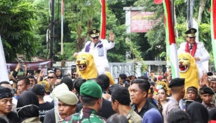 Pemimpin Muda, Warga Sambut Bupati dan Wabup Subang Kak Rey – Kang Akur di Alun-Alun
