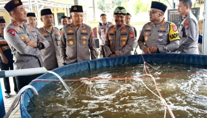 Kapolda Banten Kunjungi Kolam Pembesaran Ikan Milik Kapolres Serang