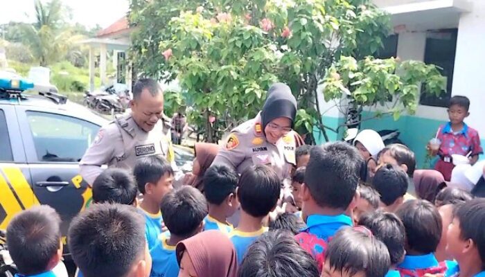 Tanamkan Polisi Sahabat Anak, Kapolsek Kedungwaringin Sambangi SDN 04 Kedungwaringin Bekasi