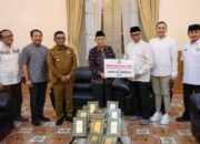 Gubernur Banten Andra Soni Saksikan Penyerahan Bantuan 2000 Al-Qur’an