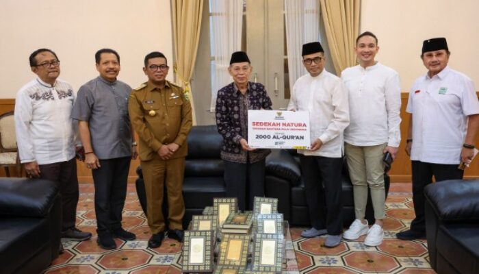 Gubernur Banten Andra Soni Saksikan Penyerahan Bantuan 2000 Al-Qur’an