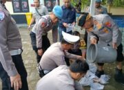 Kapolres Serang Buka Puasa Bersama Emak-Emak dan Panen Ikan di Polsek Cikeusal