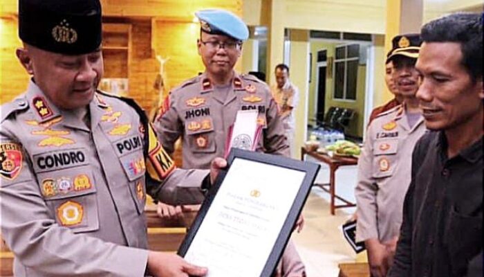 Dukung Program Poliran, Kapolres Bersama Ketua Bhayangkari Buka Puasa Bersama Kades dan Masyarakat 