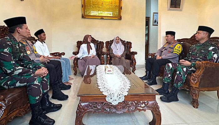 Kapolri Berikan Penghargaan Rekpro Bintara ke Daffa, Sepupu Almarhum Briptu Ghalib