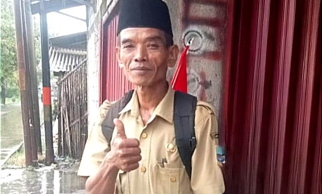 Penjaga Sekolah di Bekasi Tunaikan Nazar Jalan Kaki 35 Km Usai Diangkat Jadi ASN PPPK