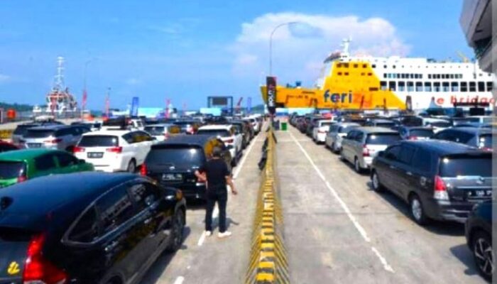 Pada H+5 Lebaran, Pemudik Keluhkan Waktu Tunggu Naik Kapal di Dermaga Bakauheni