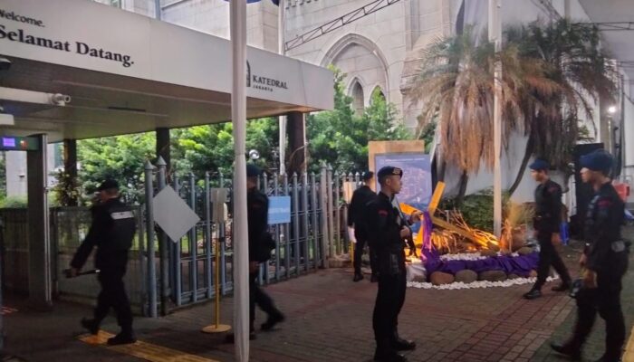 154 Polisi Siaga, Ibadah Paskah di Gereja Katedral Jakarta Penuh Khidmat
