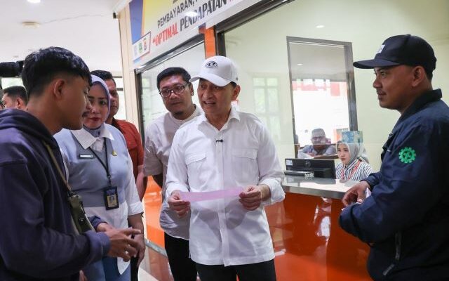 Wagub Banten Dimyati Natakusumah Tinjau Pelayanan UPT Samsat Cikande Kabupaten Serang