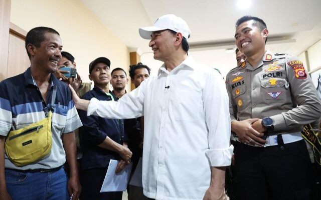 Tinjau Pelayanan Samsat Cilegon, Wagub Banten: Jangan Ada Pungli, Kalau Ada Lapor ke saya