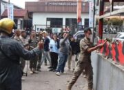 Tim Gabungan Bongkar Posko Ormas di Tangerang, Polisi Buka Layanan Pengaduan 110 Aktif 24 Jam