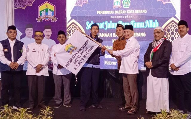 Wagub Banten Lepas Keberangkatan Jamaah Haji Kloter JKG 23 Kota Serang, Tertua Berusia 96 Tahun