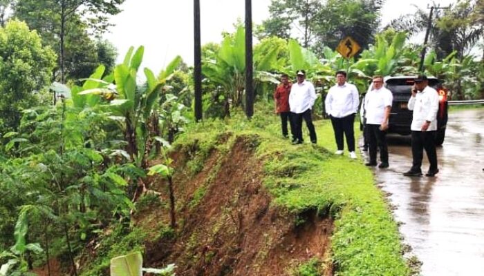 Gubernur Andra Soni Tinjau Longsor Ruas Jalan Cipanas-Ciparay