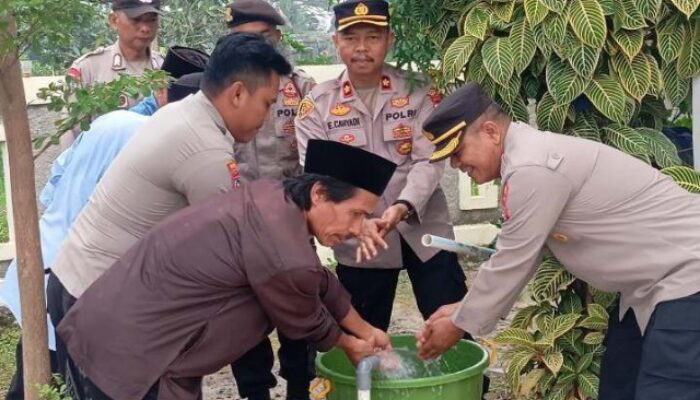 Sambut Hari Bhayangkara ke 79, Polres Serang Banten Salurkan Air Bersih dan Bedah Rumah