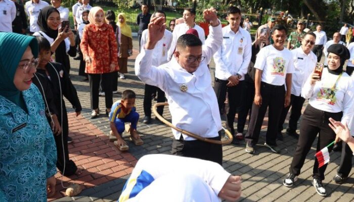 Meriahkan HAN ke-41 Tahun 2025, Gubernur Andra Soni Bermain Enggrang Hulahop dan Lompat Tali Bersama 350 Anak se-Banten