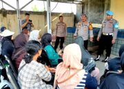 Polres Serang Banten Panen dan Bagikan Ratusan Kilo Ikan Lele Hasil Ketapang kepada Emak-Emak