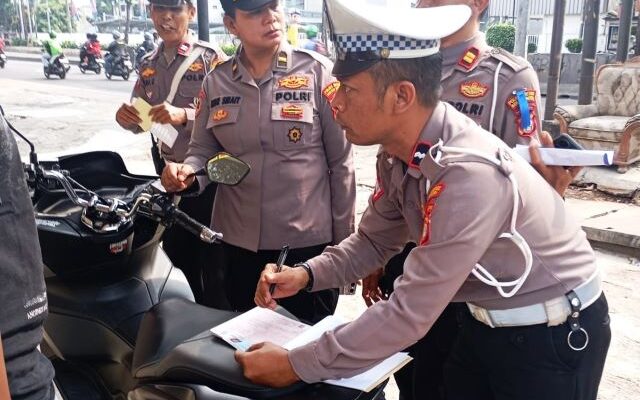 Operasi Patuh Jaya 2025: Ratusan Pengendara di Kabupaten Bekasi Ditilang, Pelanggaran Lawan Arah Mendominasi