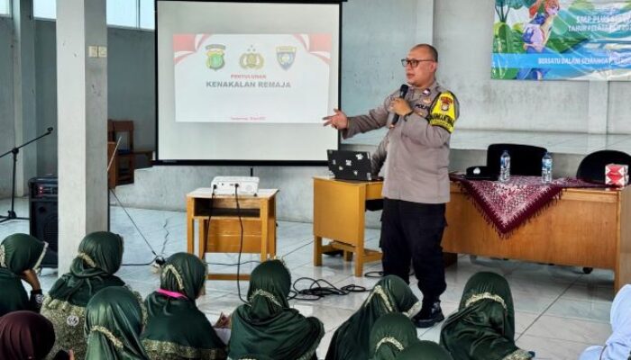 Polsek Kedungwaringin Bekasi Gelar Police Goes to School di MPLS SMP Plus El-Wafa, Bentuk Karakter Pelajar Sejak Dini
