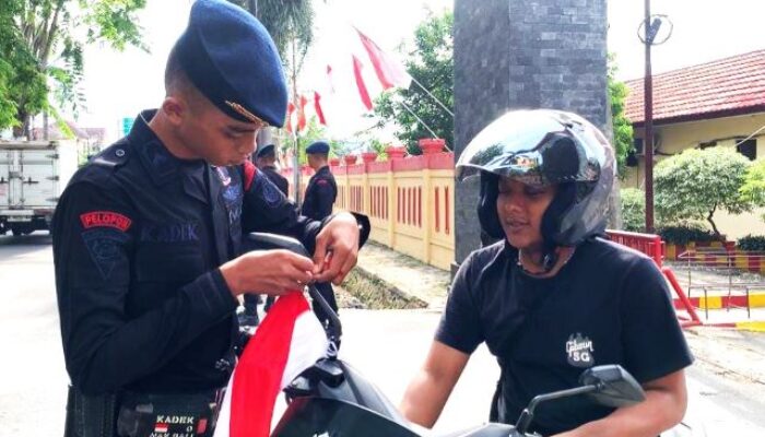 Brimob Polda Banten Bagikan 1.500 Bendera Merah Putih Sambut HUT ke-80 RI, Berikut lokasi dan Jadwal Pembagian