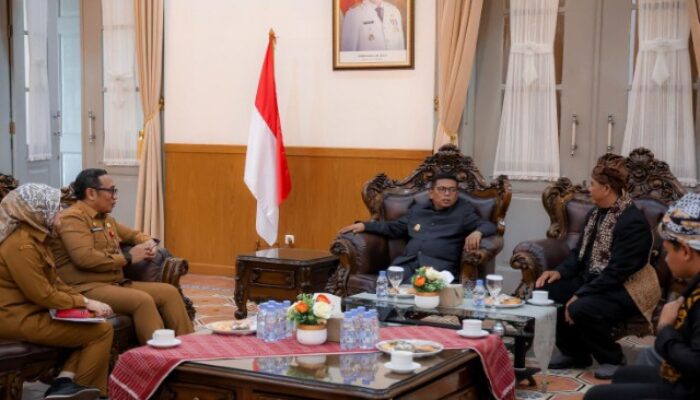 Terima Kunjungan Pemangku Adat Kasepuhan Cisitu, Gubernur Andra Soni: Masyarakat Adat Jaga Ketahanan Pangan Provinsi Banten