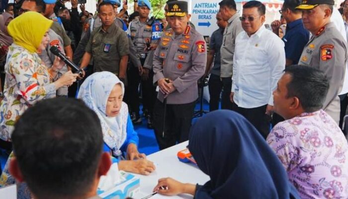 Kapolri Hadiri Kick Off GPM Serentak se-Indonesia, Salurkan 2.424 Ton Beras SPHP ke Masyarakat