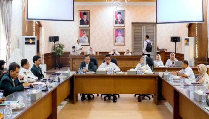 Tingkatkan Derajat Kesehatan Masyarakat, Gubernur Banten Andra Soni Upayakan Pemerataan Nakes dan Dokter